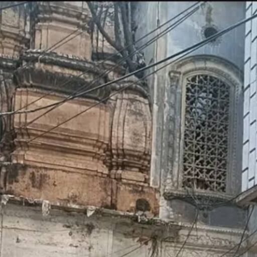 वाराणसी में मिला एक बंद मंदिर, सनातन रक्षक दल ने पुलिस से खुलवाने की की अपील वाराणसी में मिला एक बंद मंदिर, सनातन रक्षक दल ने पुलिस से खुलवाने की की अपील