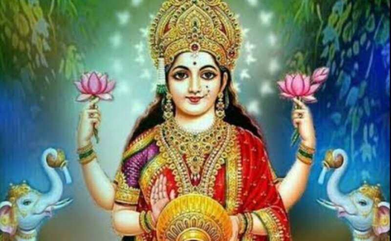 शुक्रवार के दिन करें ये उपाय, घर में माता लक्ष्मी की कृपा से होगा धन का आगमन