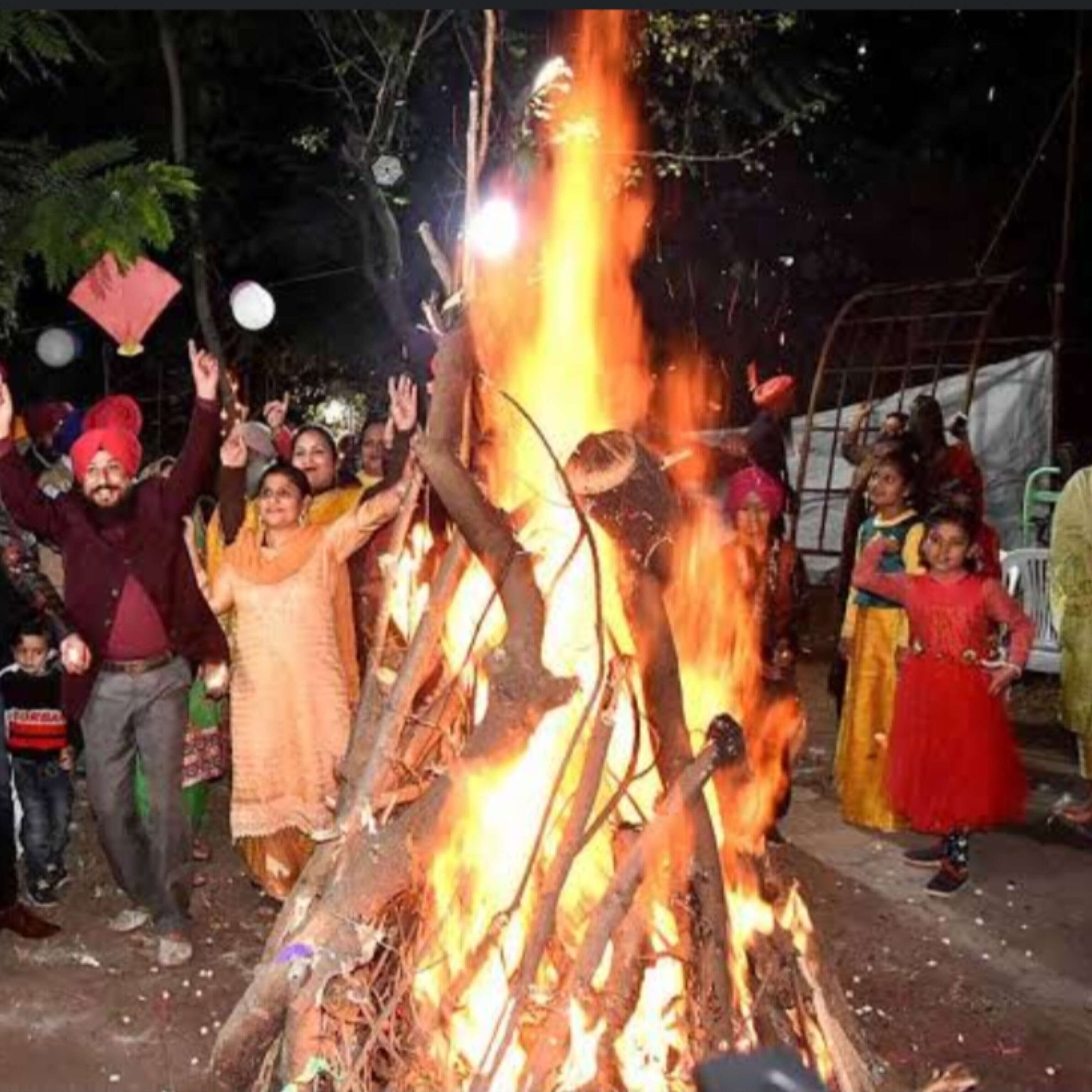 लोहड़ी का त्योहार, एक रंगीन उत्सव जो समाज में खुशियाँ और एकता फैलाता है