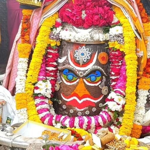 उज्जैन में शुक्रवार को बाबा महाकाल का भव्य श्रृंगार, दिव्य रूप के दर्शन को उमड़ा श्रद्धालुओं का सैलाब