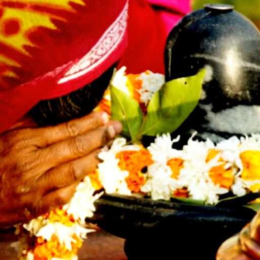 सोमवार के चमत्कारी उपाय: हर समस्या से मिलेगी मुक्ति, जीवन में आएगा सुख और शांति