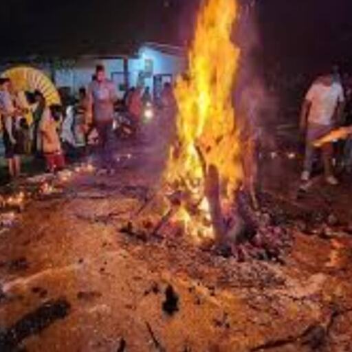 होलिका दहन की राख का क्या करें? जानिए इसके चमत्कारी लाभ और धार्मिक महत्व होलिका दहन की राख का क्या करें? जानिए इसके चमत्कारी लाभ और धार्मिक महत्व