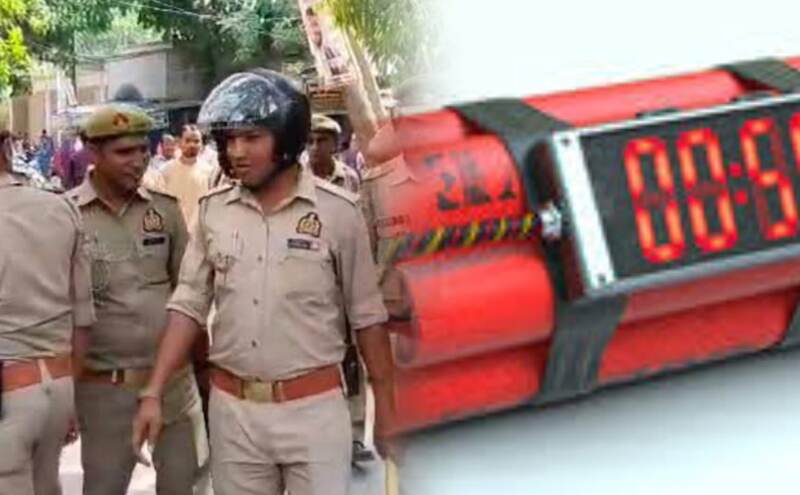बाराबंकी डीएम ऑफिस में बम की सूचना से मचा हड़कंप, कचहरी में अलर्ट, सुरक्षा बलों का सर्च ऑपरेशन जारी बाराबंकी डीएम ऑफिस में बम की सूचना से मचा हड़कंप, कचहरी में अलर्ट, सुरक्षा बलों का सर्च ऑपरेशन जारी
