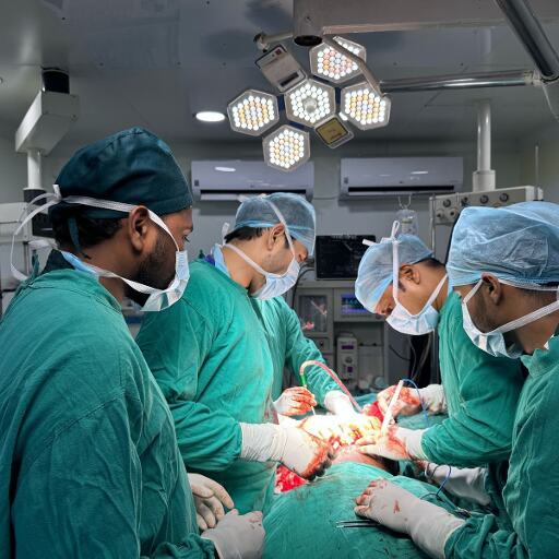 10 साल की बच्ची को 4 साल बाद पीठ के ट्यूमर से मिली मुक्ति, डॉ अनुज और शिक्षिकाओं की मेहनत लाई रंग