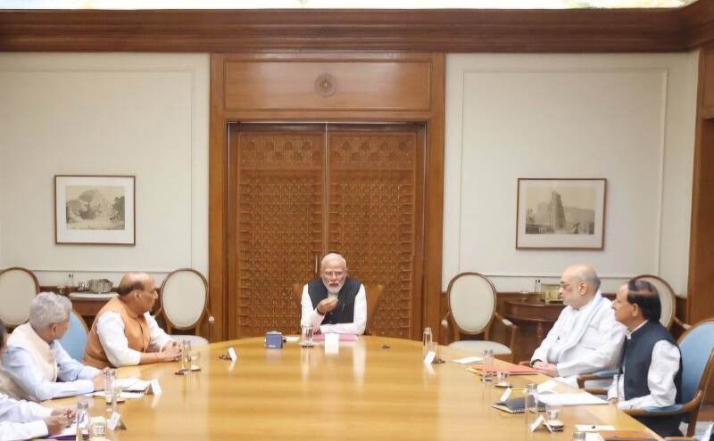 भारत ने पाक के खिलाफ उठाए कड़े कदम! जानिए सीसीएस की बैठक के बड़े फैसले भारत ने पाक के खिलाफ उठाए कड़े कदम! जानिए सीसीएस की बैठक के बड़े फैसले
