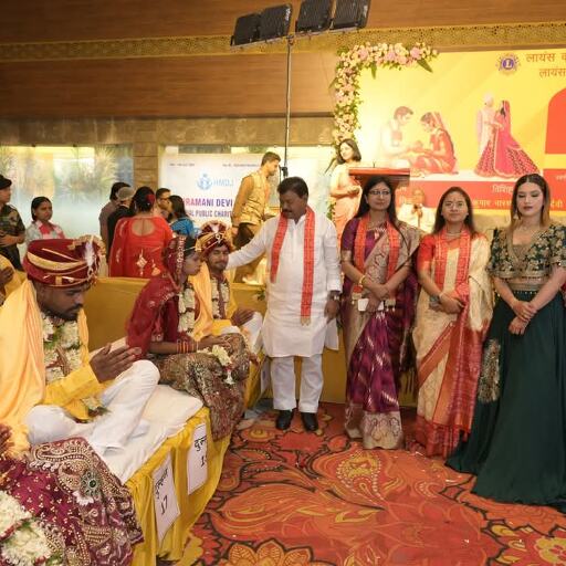 श्रवण और पायल जैन ने अपनी शादी की सिल्वर जुबली पर किया बड़ा काम, 26 ग़रीब परिवारों को दी जीवन भर की खुशिया