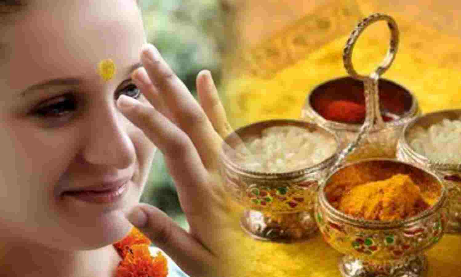 सफेद चंदन का तिलक क्यों इसे लगाया जाता है मस्तक पर, क्या है इसका गहरा धार्मिक और वैज्ञानिक रहस्य?