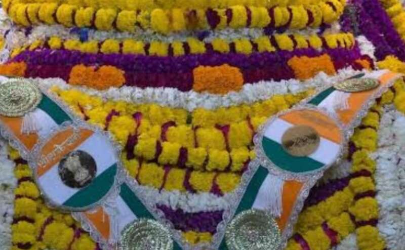 खाटू श्याम जी मंदिर में देशभक्ति की भक्ति से सजा दरबार, ‘ऑपरेशन सिंदूर’ को समर्पित श्रृंगार ने छुआ भक्तों का दिल खाटू श्याम जी मंदिर में देशभक्ति की भक्ति से सजा दरबार, ‘ऑपरेशन सिंदूर’ को समर्पित श्रृंगार ने छुआ भक्तों का दिल