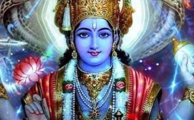 गुरुवार को श्रीहरि की उपासना से बदल सकती है किस्मत, जानें विष्णु पूजन का महत्व और लाभ गुरुवार को श्रीहरि की उपासना से बदल सकती है किस्मत, जानें विष्णु पूजन का महत्व और लाभ