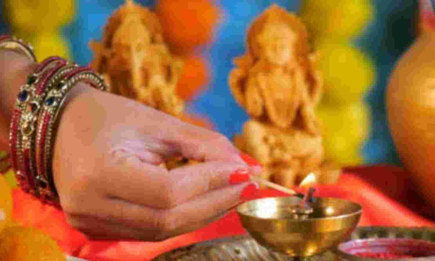 संध्याकाल में पूजा का सर्वोत्तम समय कौन सा है? जानिए धार्मिक मान्यताओं और लाभों के साथ