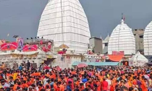 देवघर में सावन की पहली सोमवारी पर आस्था का जनसैलाब, बाबा बैद्यनाथ धाम में उमड़े हजारों श्रद्धालु