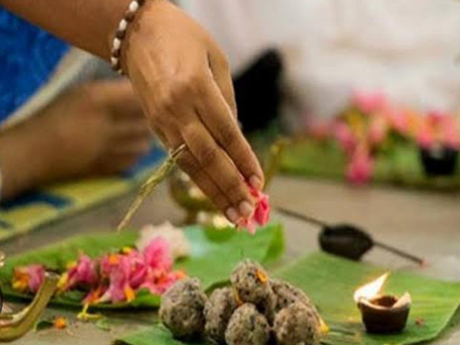 पितृ पक्ष 2025 की शुरुआत: जानिए 8 सितंबर से कब और कैसे होंगे श्राद्ध कर्म पितृ पक्ष 2025 की शुरुआत: जानिए 8 सितंबर से कब और कैसे होंगे श्राद्ध कर्म