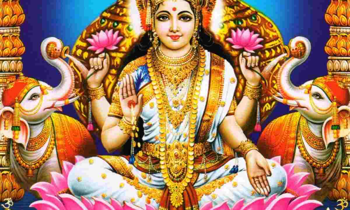 महालक्ष्मी व्रत का समापन: 3 शुभ संयोगों के साथ बन रहा है खास दिन, जानिए पूजा का महत्व और लाभ
