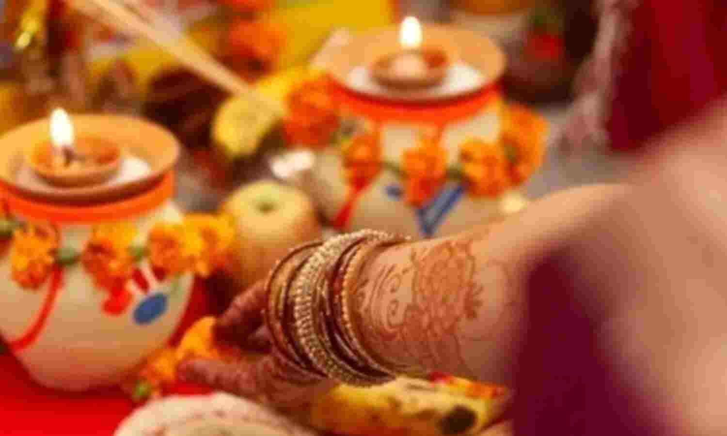 करवा चौथ 2025: सुहागिन ही नहीं, कुंवारी कन्याएं भी रख सकती हैं यह व्रत, जानें धार्मिक मान्यताएं और पूजन का महत्व करवा चौथ 2025: सुहागिन ही नहीं, कुंवारी कन्याएं भी रख सकती हैं यह व्रत, जानें धार्मिक मान्यताएं और पूजन का महत्व