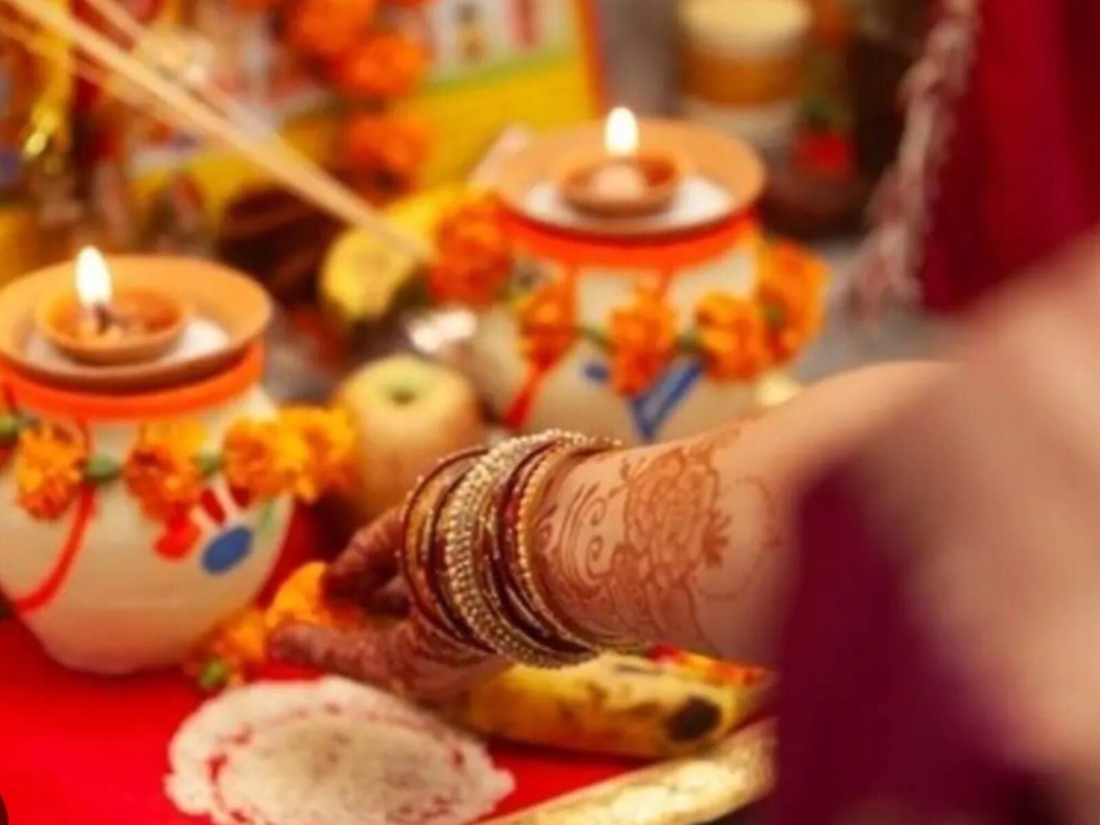 करवा चौथ 2025: सुहागिन ही नहीं, कुंवारी कन्याएं भी रख सकती हैं यह व्रत, जानें धार्मिक मान्यताएं और पूजन का महत्व करवा चौथ 2025: सुहागिन ही नहीं, कुंवारी कन्याएं भी रख सकती हैं यह व्रत, जानें धार्मिक मान्यताएं और पूजन का महत्व