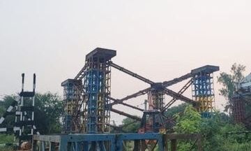कादीपुर रेलवे क्रॉसिंग पर ठप पड़ा ROB निर्माण, पूर्व केंद्रीय मंत्री से गुहार, अब खत्म हो इंतज़ार!
