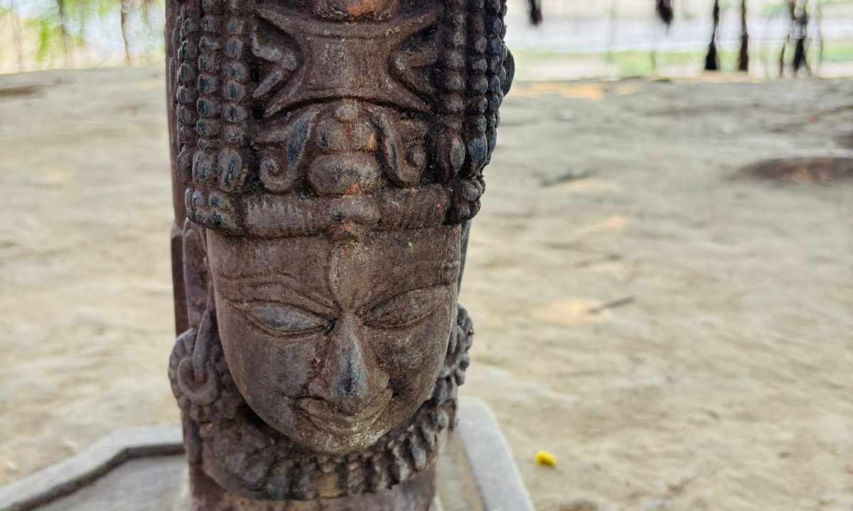 गए थे दाह संस्कार के लिए, ढूंढ निकाला ऐतिहासिक खजाना, चौबेपुर के गौरा उपरवार के गंगा तट पर मिली 9वीं सदी की दुर्लभ एकमुखी शिवलिंग मूर्ति गए थे दाह संस्कार के लिए, ढूंढ निकाला ऐतिहासिक खजाना, चौबेपुर के गौरा उपरवार के गंगा तट पर मिली 9वीं सदी की दुर्लभ एकमुखी शिवलिंग मूर्ति