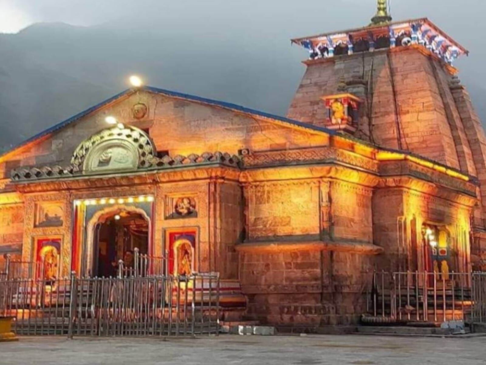 केदारनाथ धाम के कपाट हुए बंद: ऊखीमठ के ओंकारेश्वर मंदिर के लिए रवाना हुई बाबा केदार की डोली, जानें शीतकालीन पूजा व्यवस्था केदारनाथ धाम के कपाट हुए बंद: ऊखीमठ के ओंकारेश्वर मंदिर के लिए रवाना हुई बाबा केदार की डोली, जानें शीतकालीन पूजा व्यवस्था