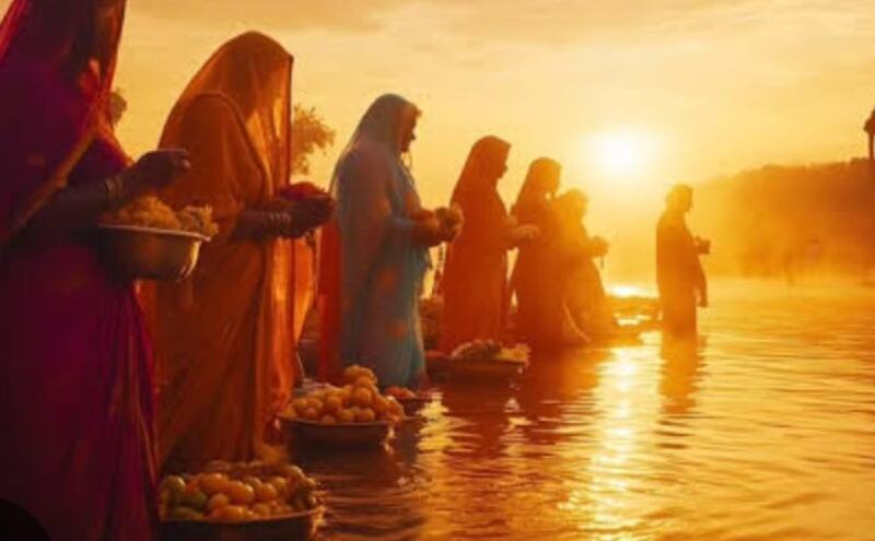 छठ पर्व 2025: आज डूबते सूर्य को दिया जाएगा संध्या अर्घ्य, जानें इस परंपरा का धार्मिक महत्व और पूजन विधि