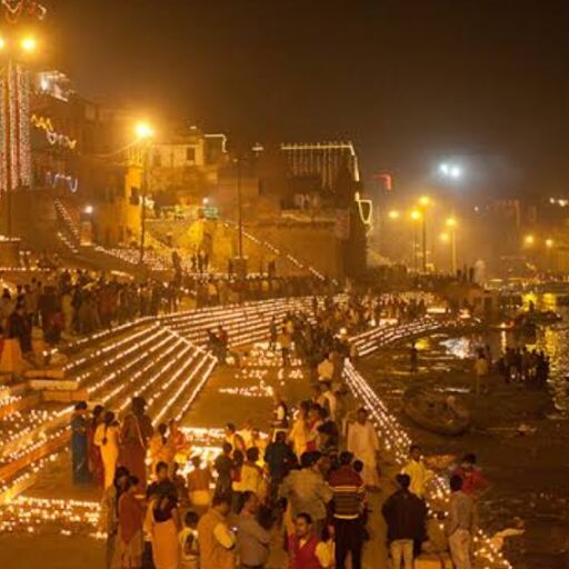 देव दीपावली 2025: जब खुद देवता करते हैं धरती पर दीपदान, जानिए पूजा, महत्व और पौराणिक कथा देव दीपावली 2025: जब खुद देवता करते हैं धरती पर दीपदान, जानिए पूजा, महत्व और पौराणिक कथा