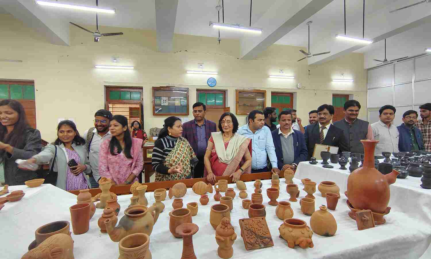 मिट्टी के बर्तनों का महत्त्व हुआ उजागर, प्रो संखवार बोले मृदापात्रों में बना और रखा भोजन स्वास्थ्य के लिए हितकारी