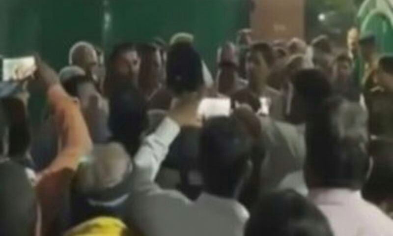 संजय यादव पर आरजेडी में घमासान तेज, राबड़ी आवास के बाहर कार्यकर्ताओं का विरोध प्रदर्शन