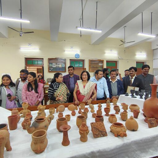 मिट्टी के बर्तनों का महत्त्व हुआ उजागर, प्रो संखवार बोले मृदापात्रों में बना और रखा भोजन स्वास्थ्य के लिए हितकारी