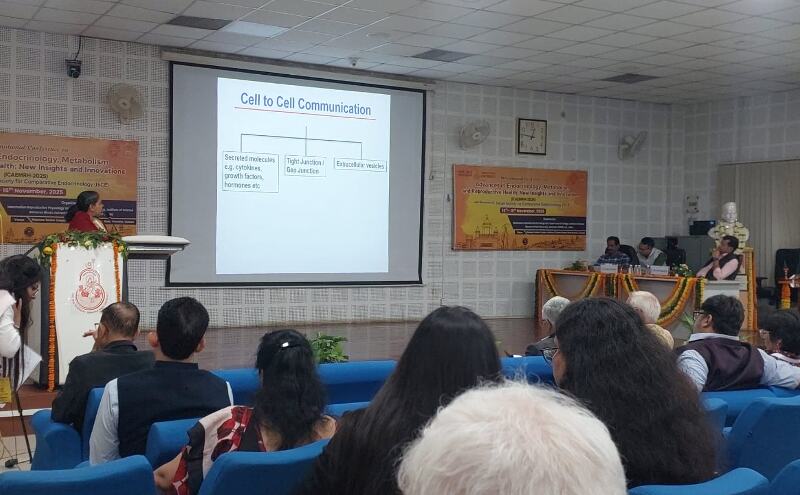 माँ शिशु का अदृश्य संवाद बीएचयू सम्मेलन में एक्सोसोम्स के नन्हे मैसेंजर का कमाल उजागर