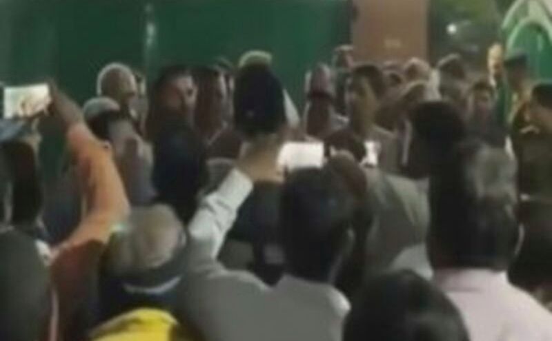 संजय यादव पर आरजेडी में घमासान तेज, राबड़ी आवास के बाहर कार्यकर्ताओं का विरोध प्रदर्शन