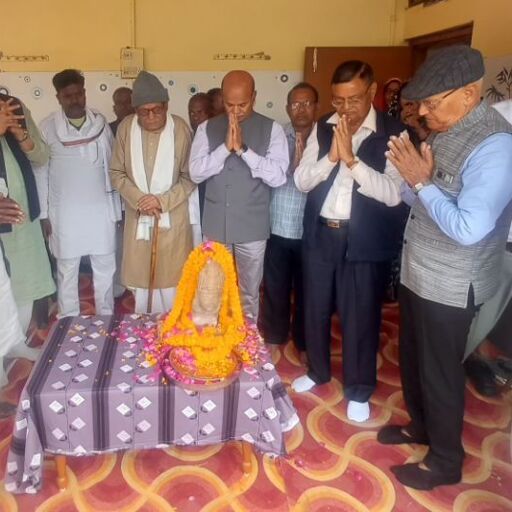 Prof Vasant Shinde with Chaubepur residents during transfer of ancient Shivling to NHMHC Prof Vasant Shinde with Chaubepur residents during transfer of ancient Shivling to NHMHC