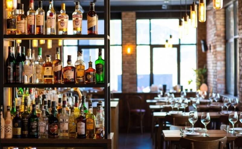 रांची के लिकर बार में हंगामा किन्नरों और ग्राहकों की भिड़ंत के बाद बार सील रांची के लिकर बार में हंगामा किन्नरों और ग्राहकों की भिड़ंत के बाद बार सील