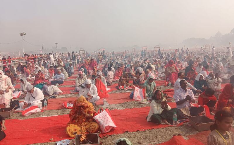 Vihangam Yog 102वां वार्षिकोत्सव स्वर्वेद धाम में सामूहिक वैदिक महायज्ञ का दृश्य