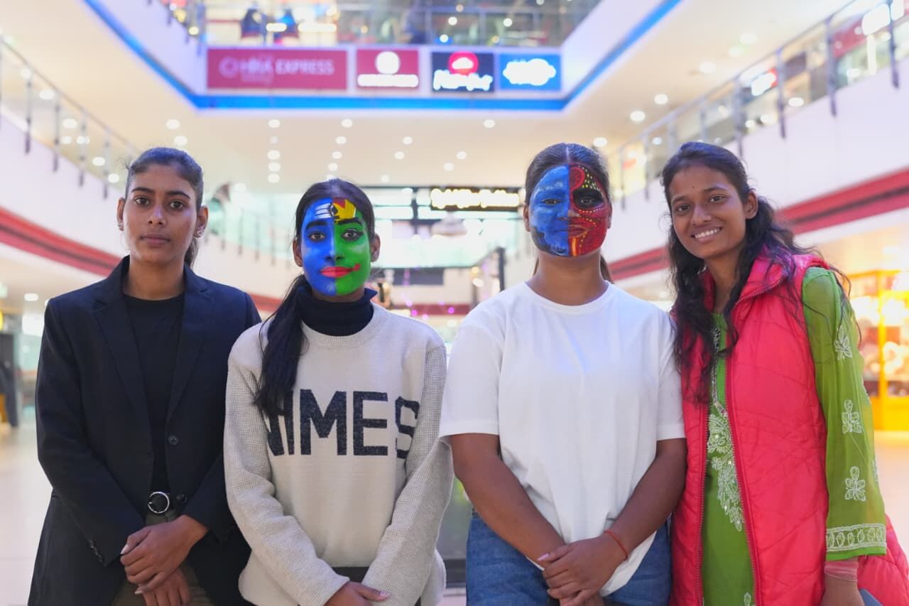 वाराणसी में फेस पेंटिंग ने पेश किया सांस्कृतिक एकता का अनोखा चेहरा वाराणसी में फेस पेंटिंग ने पेश किया सांस्कृतिक एकता का अनोखा चेहरा