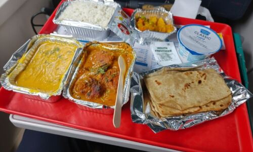 रेलवे में परोसा जाता है सिर्फ हलाल मांस, उठा सवाल, एनएचआरसी ने भेजा नोटिस