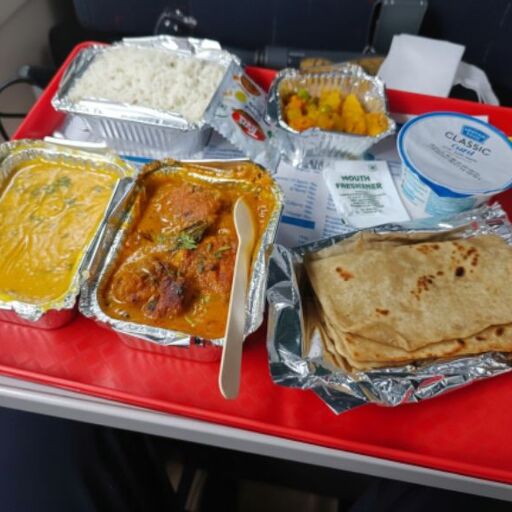 रेलवे में परोसा जाता है सिर्फ हलाल मांस, उठा सवाल, एनएचआरसी ने भेजा नोटिस