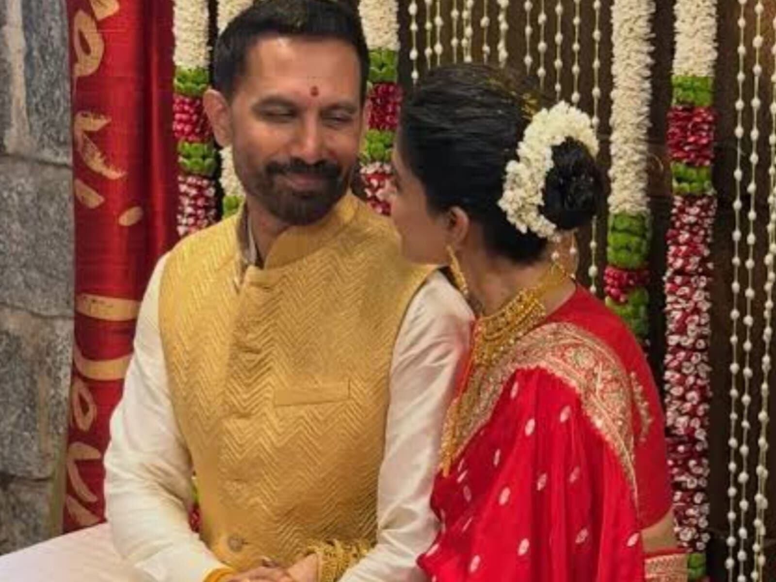 सामंथा रुथ प्रभु और राज निदिमोरू ने ईशा योग केंद्र में रचाई शादी, करीबी दोस्तों की मौजूदगी में हुई शांत पारंपरिक रस्में