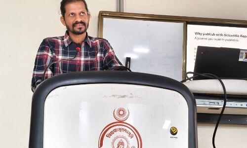 AI फोटो नहीं चलेगी, AI नहीं है लेखक, नेचर पब्लिशिंग एडिटर ने BHU में रिसर्च स्कॉलर्स को बताए सख्त नियम AI फोटो नहीं चलेगी, AI नहीं है लेखक, नेचर पब्लिशिंग एडिटर ने BHU में रिसर्च स्कॉलर्स को बताए सख्त नियम