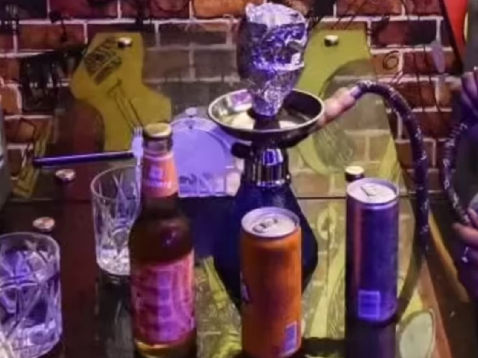 रांची के पाबलो बार में छापा: अवैध शराब और हुक्का सर्व करने पर FIR, 16 लोग गिरफ्तार; लाइसेंस खत्म होने के बावजूद चल रहा था संचालन