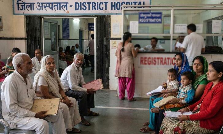 ज्यों ज्यों दवा की मुफलिसी बढ़ती गई, इलाज की बढ़ती कीमतें धकेल रहीं डेढ़ अरब आबादी को गरीबी की ओर