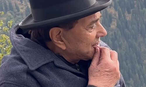 धर्मेंद्र की 90वीं जयंती पर परिवार ने किया भावुक स्मरण, सनी और अभय देओल ने साझा की दिल छू लेने वाली यादें