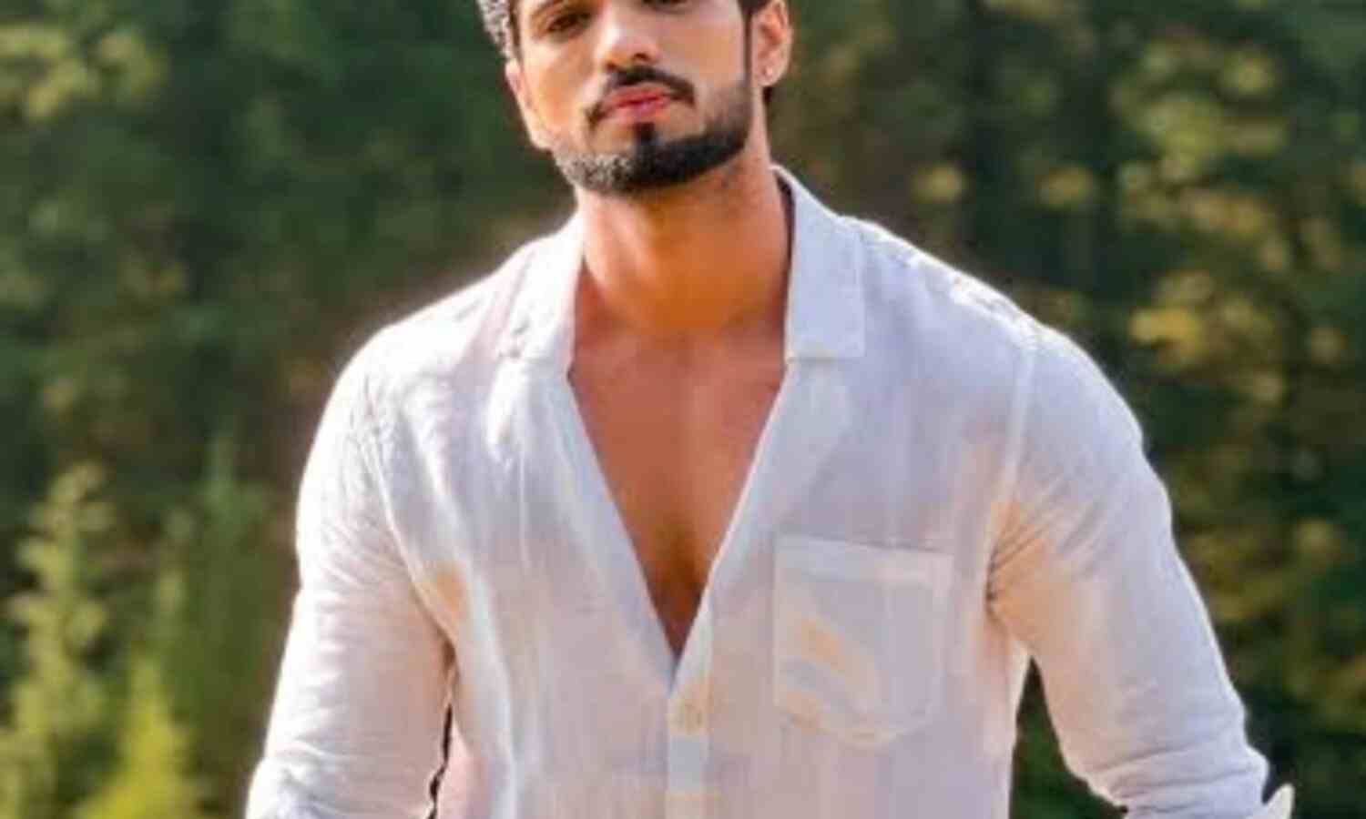 मुंबई में सड़क हादसे का शिकार हुए अभिनेता जीशान खान, वर्सोवा में दो कारों की जोरदार टक्कर से मचा हड़कंप