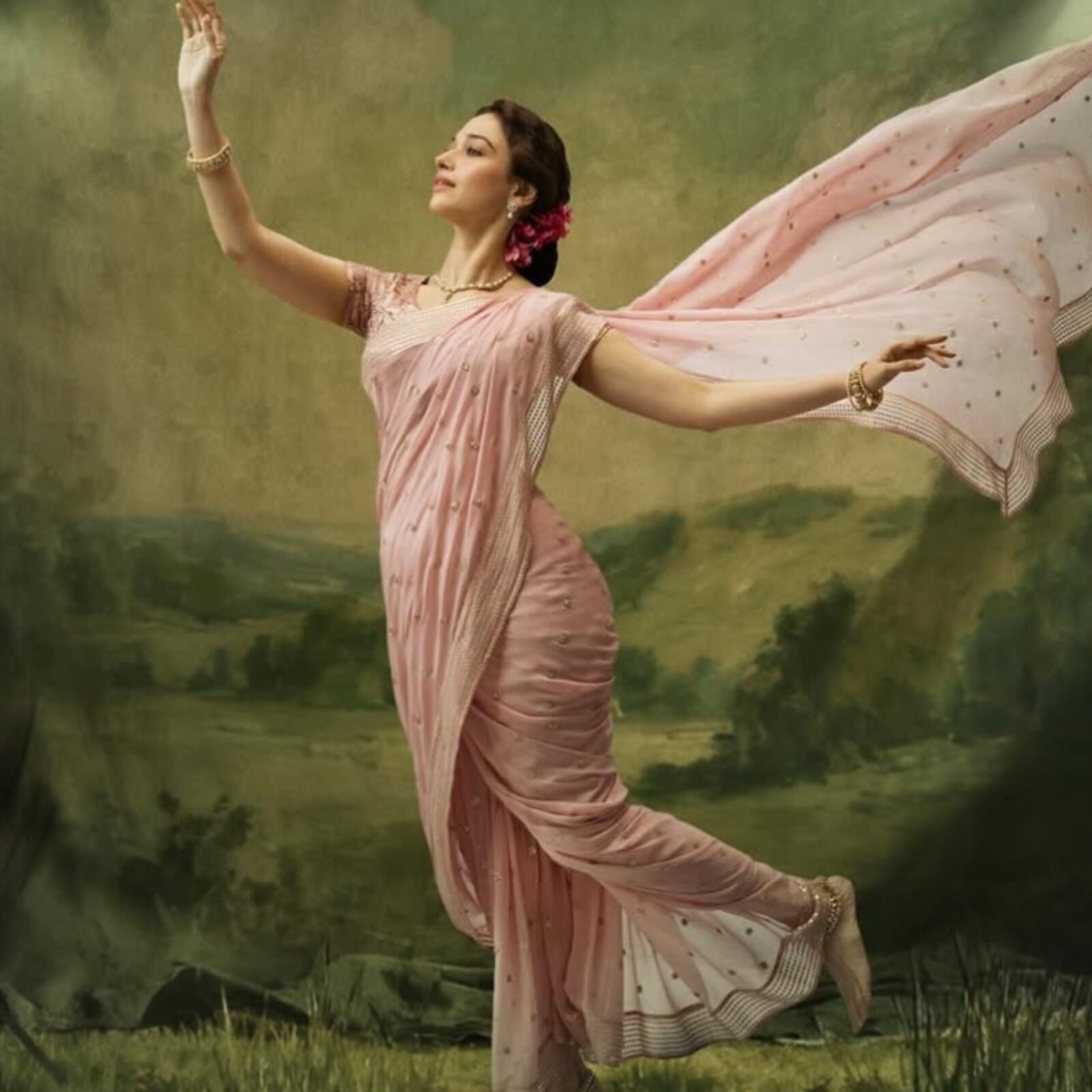 वी. शांताराम बायोपिक से तमन्ना भाटिया का फर्स्ट लुक जारी, सिद्धांत चतुर्वेदी संग निभाएंगी अभिनेत्री जयश्री का किरदार वी. शांताराम बायोपिक से तमन्ना भाटिया का फर्स्ट लुक जारी, सिद्धांत चतुर्वेदी संग निभाएंगी अभिनेत्री जयश्री का किरदार