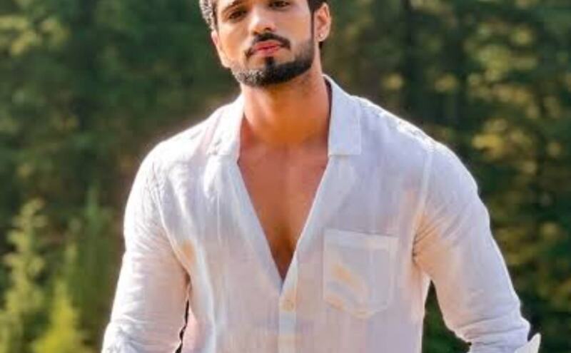 मुंबई में सड़क हादसे का शिकार हुए अभिनेता जीशान खान, वर्सोवा में दो कारों की जोरदार टक्कर से मचा हड़कंप