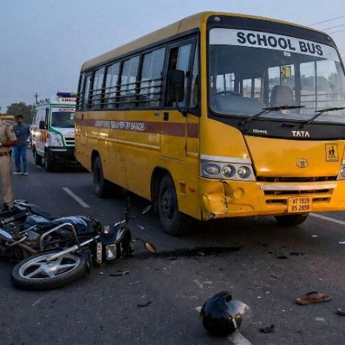 वाराणसी: चौबेपुर बाईपास पर तेज रफ्तार स्कूल बस ने युवक को कुचला, मौत वाराणसी: चौबेपुर बाईपास पर तेज रफ्तार स्कूल बस ने युवक को कुचला, मौत