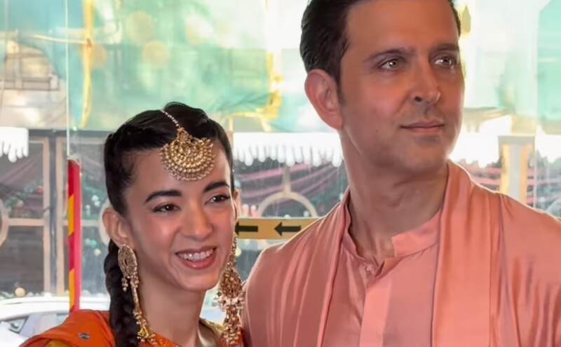 भाई की प्री-वेडिंग सेरेमनी में ऋतिक रोशन का फैमिली लुक, गर्लफ्रेंड सबा आजाद और बेटों के साथ आए नज़र