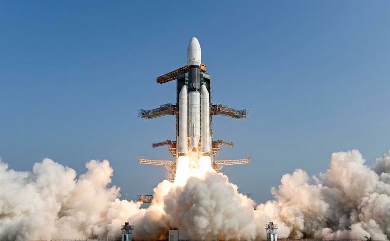 इसरो ने रचा नया अंतरिक्ष इतिहास, ‘बाहुबली’ LVM3 से दुनिया की सबसे बड़ी कम्युनिकेशन सैटेलाइट का सफल कमर्शियल लॉन्च