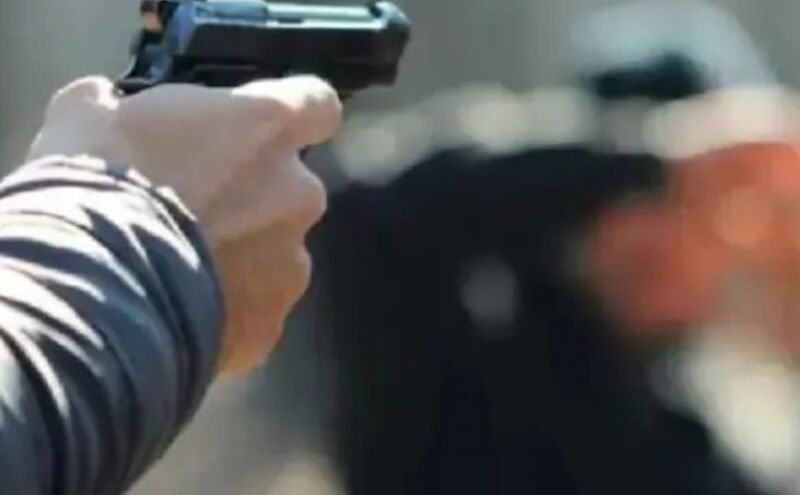 लक्सर में दिनदहाड़े हमला: पेशी पर ले जाए जा रहे कुख्यात बदमाश विनय त्यागी पर ताबड़तोड़ फायरिंग, दो पुलिसकर्मी घायल