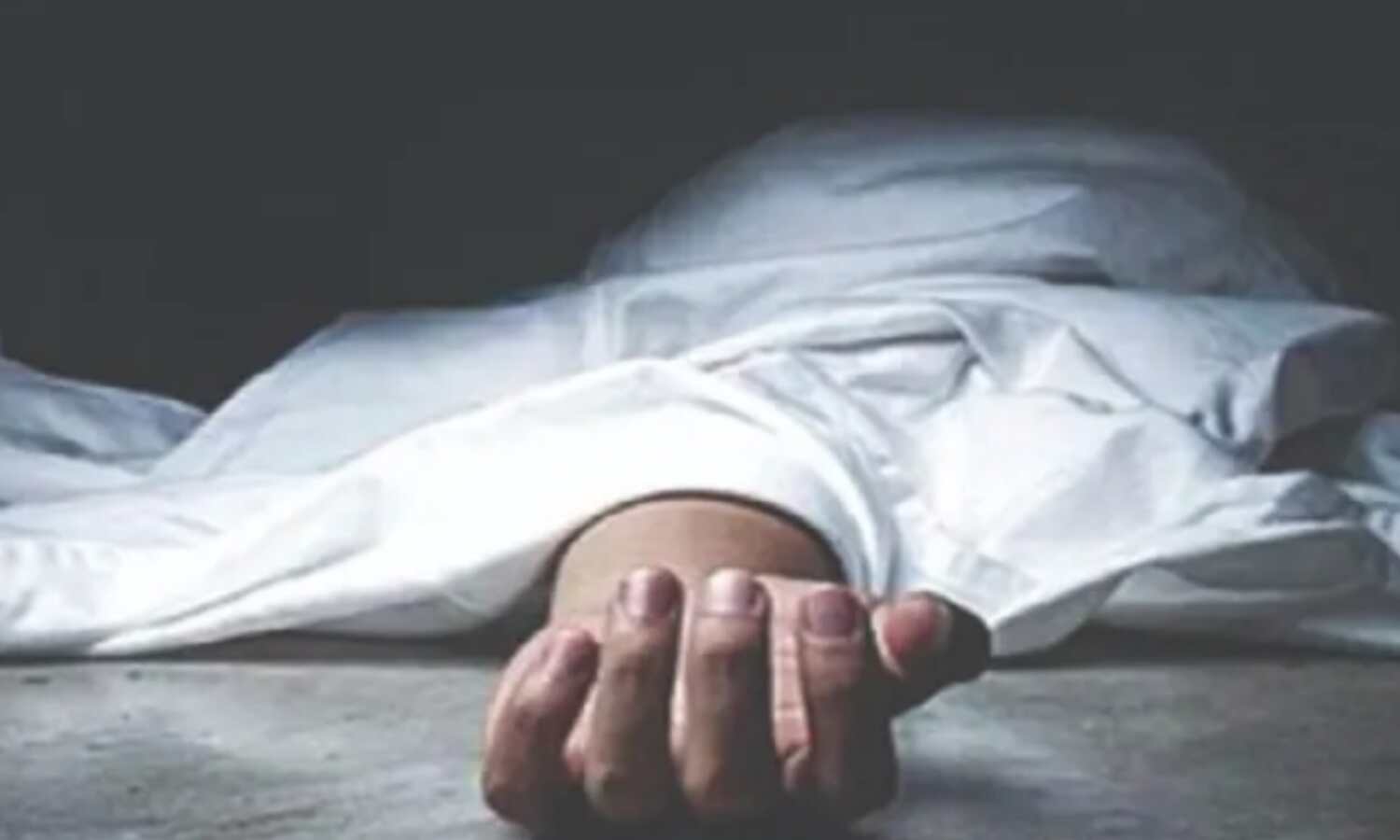 झारखंड के जमशेदपुर से सटे आदित्यपुर के शिवनारायणपुर जंगल में दफन मिला अज्ञात शव, खून के निशान और जले दस्तावेजों से हत्या की आशंका गहराई