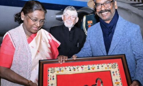 झारखंड दौरे के दूसरे दिन राष्ट्रपति द्रौपदी मुर्मू जमशेदपुर रवाना, करनडीह में जाहेरथान दर्शन और ओलचिकी लिपि शताब्दी समारोह में होंगी शामिल