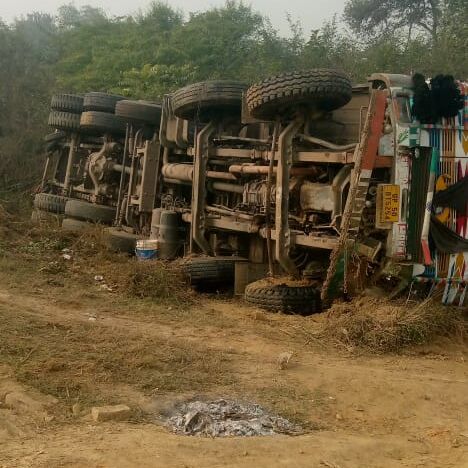 рд╡рд╛рд░рд╛рдгрд╕реА: рдХреЛрд╣рд░реЗ рдХреА рд╕рдлреЗрдж рдЪрд╛рджрд░ рдореЗрдВ рд╣рд╛рджрд╕рд╛, рдЧреЛрд░рдЦрдкреБрд░ рд╣рд╛рдИрд╡реЗ рдкрд░ рдЪреМрдмреЗрдкреБрд░ рдХреНрд╖реЗрддреНрд░ рдореЗрдВ рдкрд▓рдЯрд╛ рдЯреНрд░рдХ рд╡рд╛рд░рд╛рдгрд╕реА: рдХреЛрд╣рд░реЗ рдХреА рд╕рдлреЗрдж рдЪрд╛рджрд░ рдореЗрдВ рд╣рд╛рджрд╕рд╛, рдЧреЛрд░рдЦрдкреБрд░ рд╣рд╛рдИрд╡реЗ рдкрд░ рдЪреМрдмреЗрдкреБрд░ рдХреНрд╖реЗрддреНрд░ рдореЗрдВ рдкрд▓рдЯрд╛ рдЯреНрд░рдХ